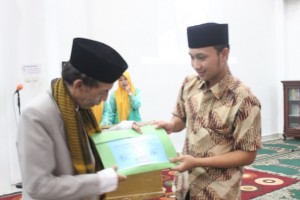 cinderamata untuk syamsul ulum dari santri universal