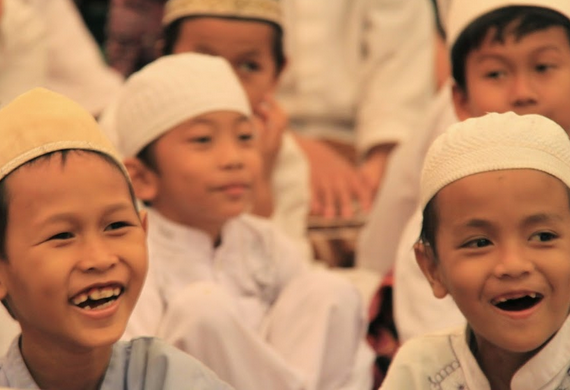 Pahala Membantu Tetangga dan Anak Yatim